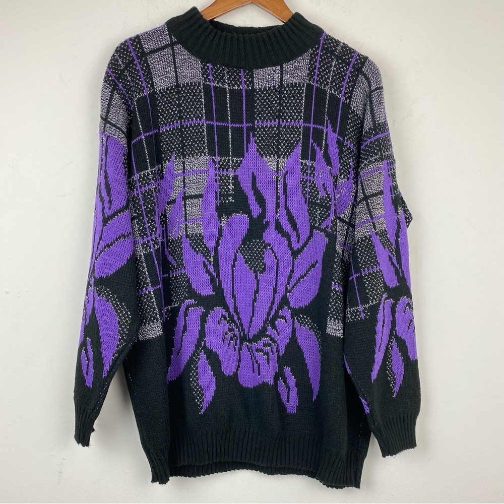 Vintage Classic Essentials size Large Women’s Black Purple Floral Plaid Sweater